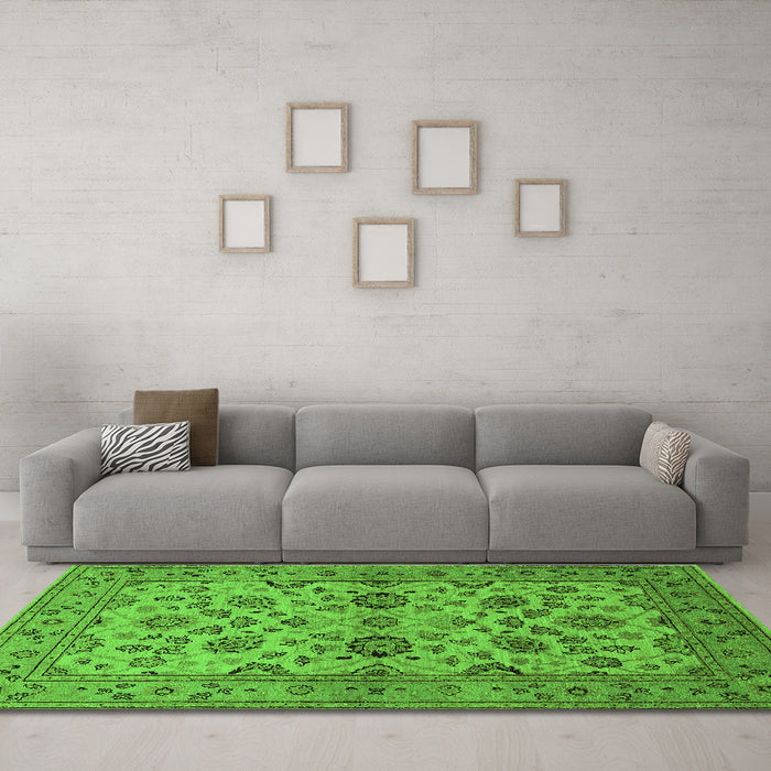 Machine Washable Oriental Green Traditional Area Rugs in a Living Room,, wshurb794grn