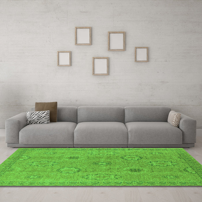 Machine Washable Oriental Green Traditional Area Rugs in a Living Room,, wshurb798grn