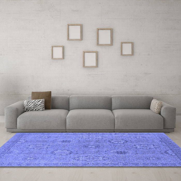 Machine Washable Oriental Blue Traditional Rug in a Living Room, wshurb798blu