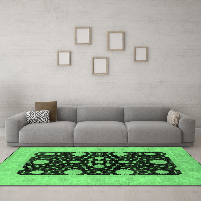 Machine Washable Oriental Emerald Green Traditional Area Rugs in a Living Room,, wshurb799emgrn
