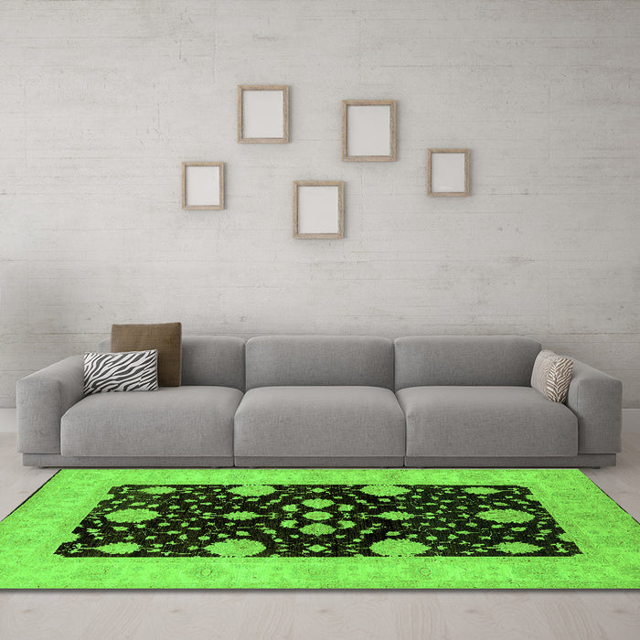 Machine Washable Oriental Green Traditional Area Rugs in a Living Room,, wshurb799grn
