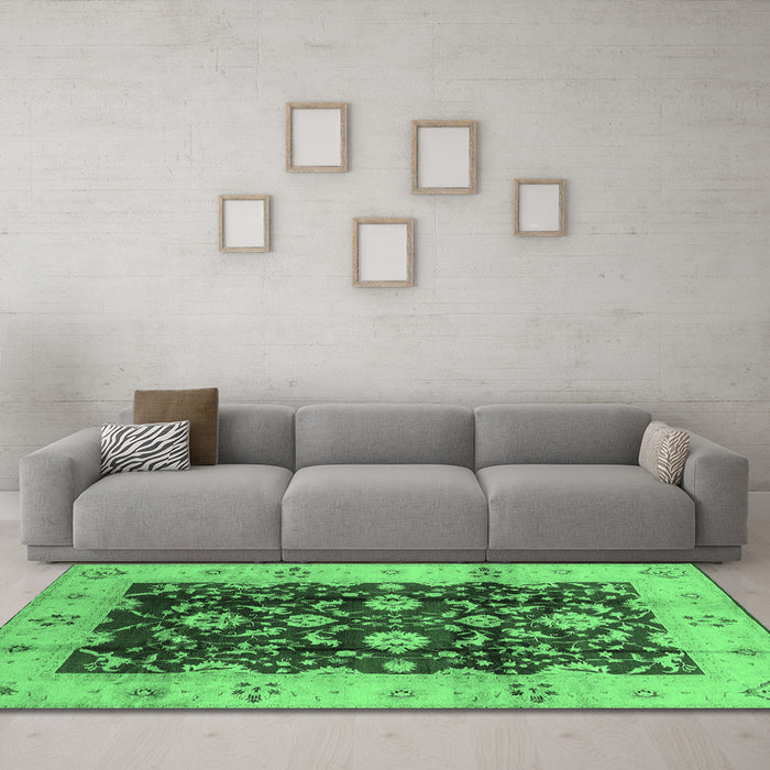 Machine Washable Oriental Emerald Green Traditional Area Rugs in a Living Room,, wshurb802emgrn