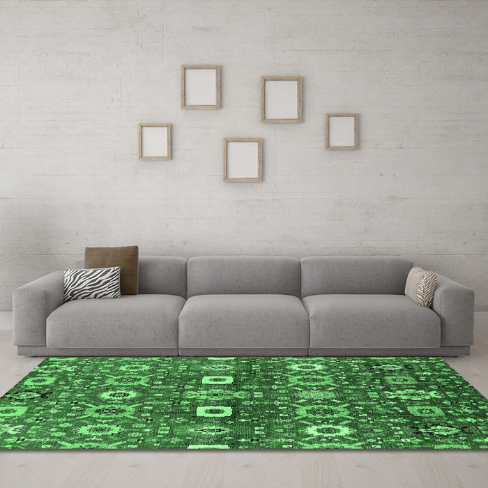 Machine Washable Oriental Emerald Green Industrial Area Rugs in a Living Room,, wshurb807emgrn