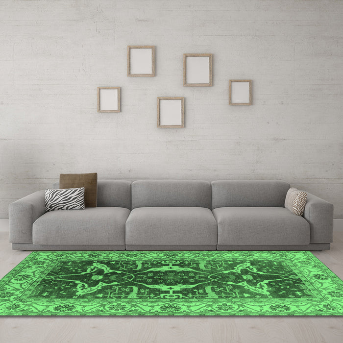 Machine Washable Oriental Emerald Green Traditional Area Rugs in a Living Room,, wshurb810emgrn