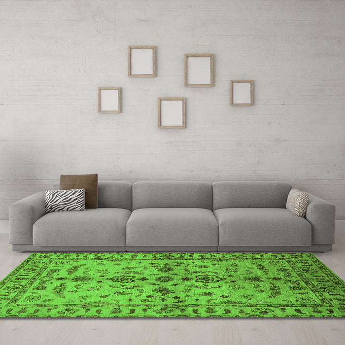 Machine Washable Oriental Green Traditional Area Rugs in a Living Room,, wshurb813grn