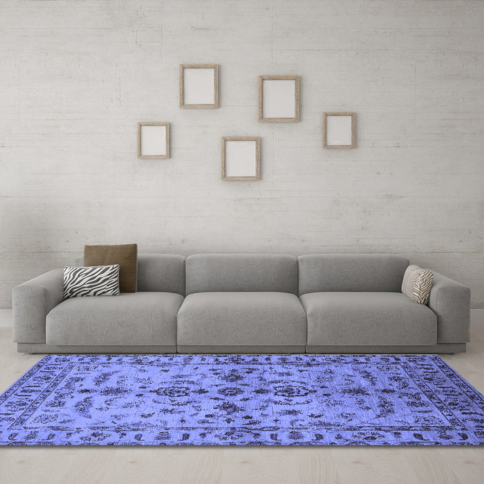Machine Washable Oriental Blue Traditional Rug in a Living Room, wshurb813blu