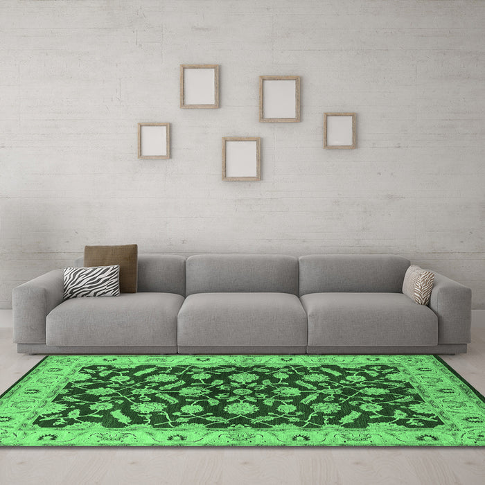 Machine Washable Oriental Emerald Green Traditional Area Rugs in a Living Room,, wshurb814emgrn