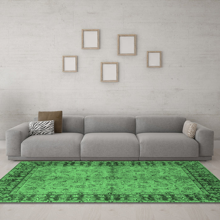 Machine Washable Oriental Emerald Green Traditional Area Rugs in a Living Room,, wshurb816emgrn