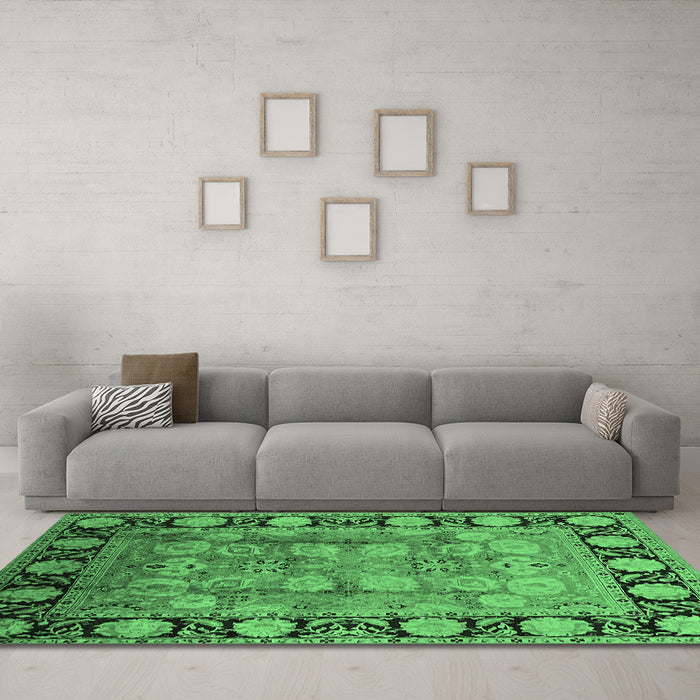 Machine Washable Oriental Emerald Green Traditional Area Rugs in a Living Room,, wshurb819emgrn