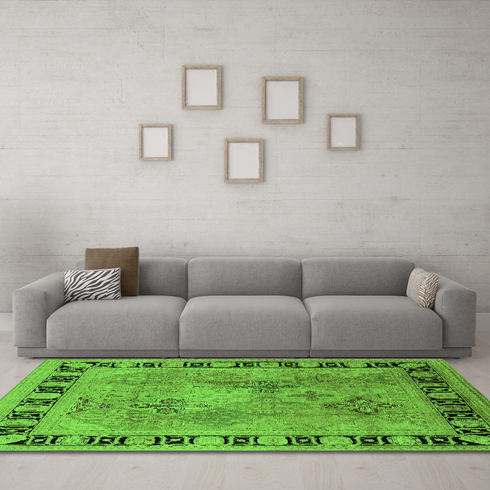 Machine Washable Oriental Green Traditional Area Rugs in a Living Room,, wshurb820grn