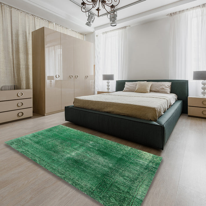 Mid-Century Modern Forest Green Oriental Rug in a Bedroom, urb833