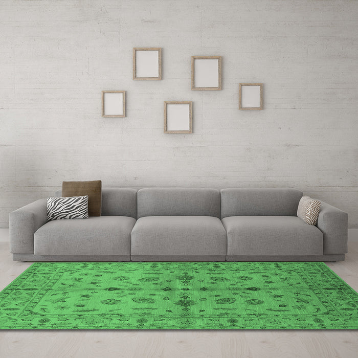 Machine Washable Oriental Emerald Green Industrial Area Rugs in a Living Room,, wshurb835emgrn