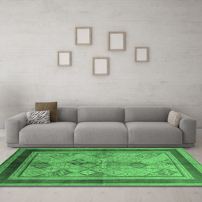 Machine Washable Oriental Emerald Green Industrial Area Rugs in a Living Room,, wshurb846emgrn