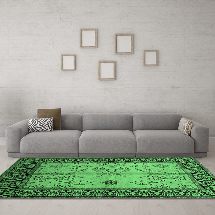 Machine Washable Oriental Emerald Green Industrial Area Rugs in a Living Room,, wshurb847emgrn