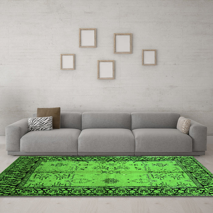 Machine Washable Oriental Green Industrial Area Rugs in a Living Room,, wshurb847grn