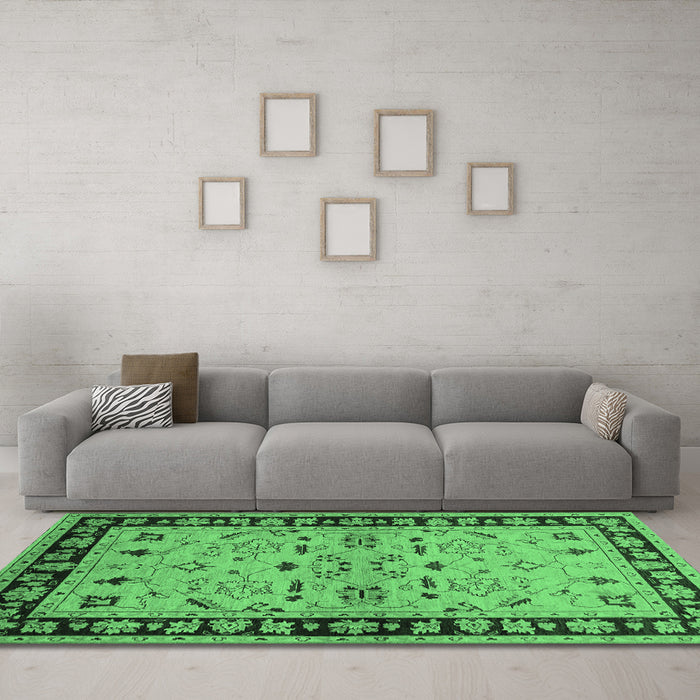 Machine Washable Oriental Emerald Green Industrial Area Rugs in a Living Room,, wshurb849emgrn
