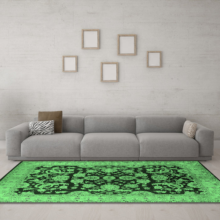 Machine Washable Oriental Emerald Green Industrial Area Rugs in a Living Room,, wshurb851emgrn