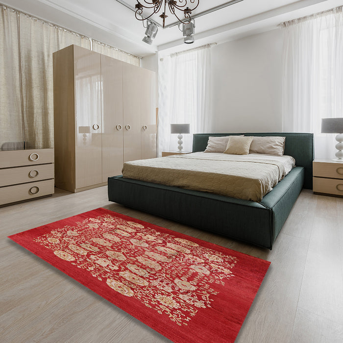 Mid-Century Modern Red Oriental Rug in a Bedroom, urb852
