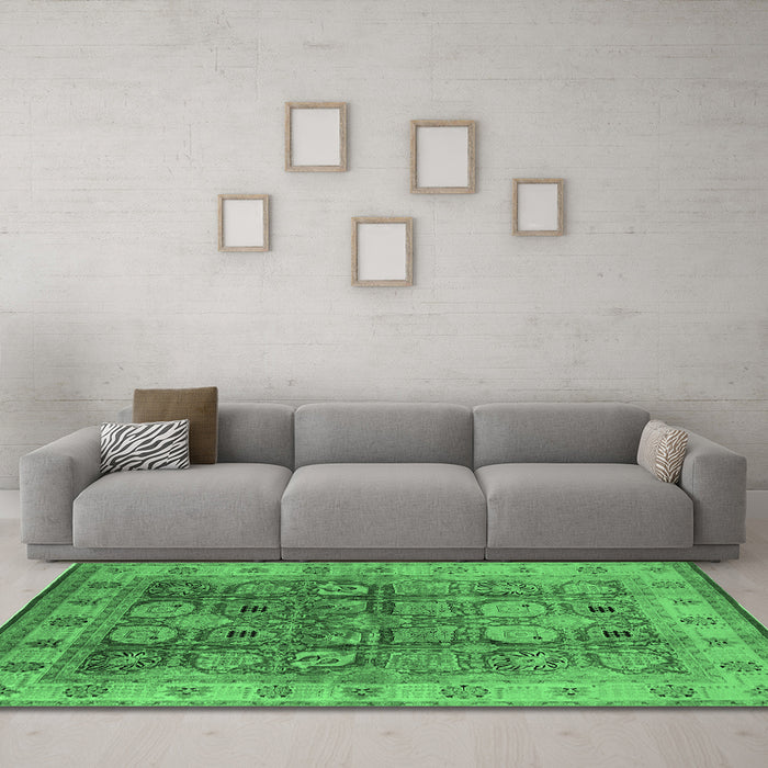 Machine Washable Oriental Emerald Green Industrial Area Rugs in a Living Room,, wshurb859emgrn