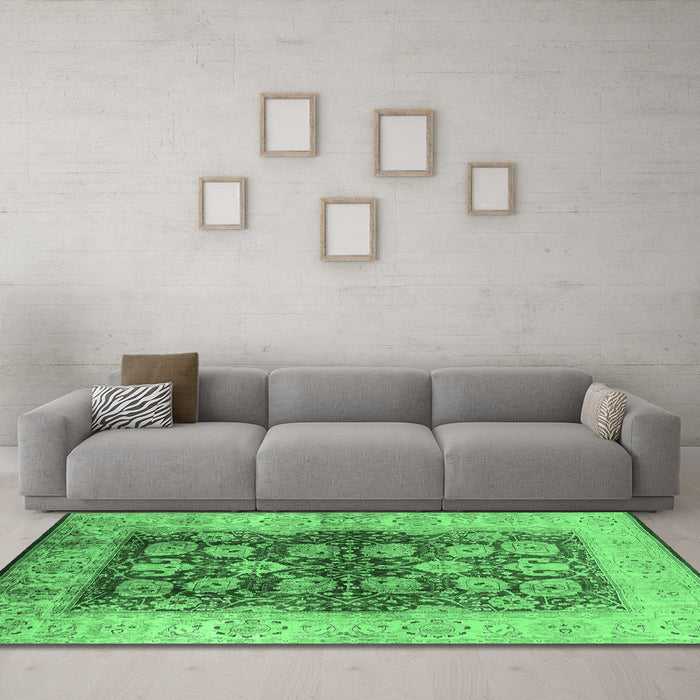 Machine Washable Oriental Emerald Green Industrial Area Rugs in a Living Room,, wshurb864emgrn