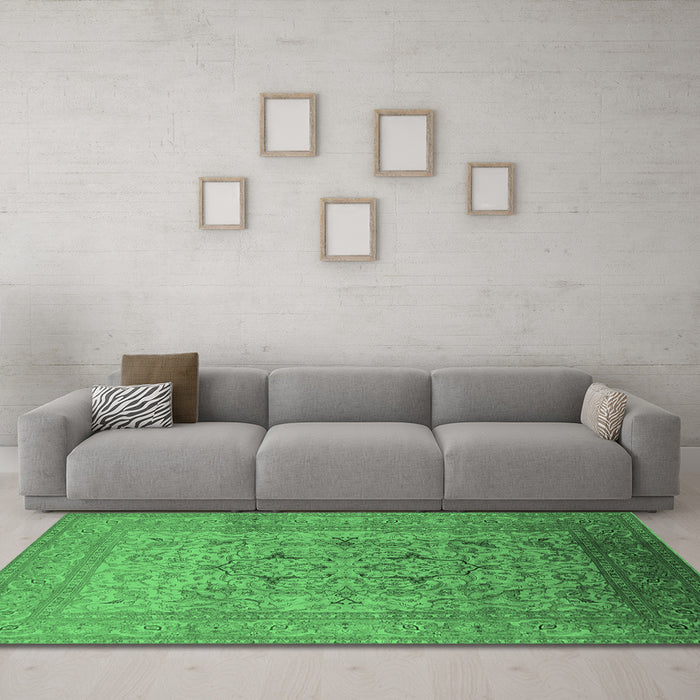Machine Washable Oriental Emerald Green Traditional Area Rugs in a Living Room,, wshurb866emgrn