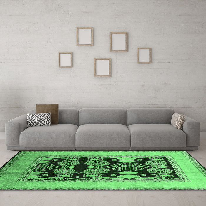 Machine Washable Oriental Emerald Green Traditional Area Rugs in a Living Room,, wshurb867emgrn