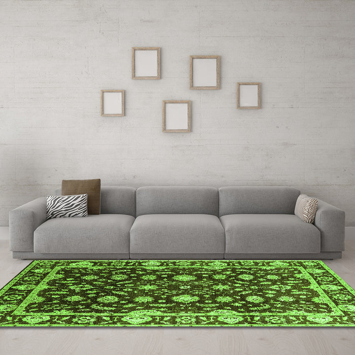 Machine Washable Oriental Green Traditional Area Rugs in a Living Room,, wshurb868grn