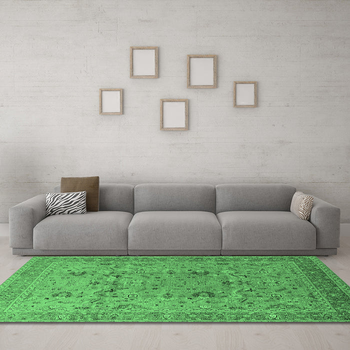 Machine Washable Oriental Emerald Green Traditional Area Rugs in a Living Room,, wshurb870emgrn