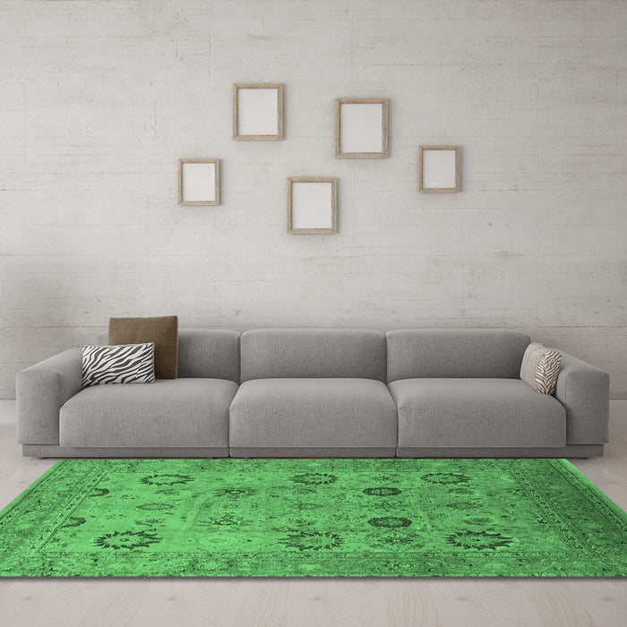 Machine Washable Oriental Emerald Green Traditional Area Rugs in a Living Room,, wshurb871emgrn