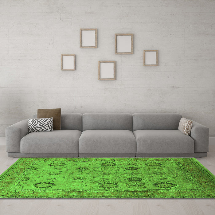 Machine Washable Oriental Green Traditional Area Rugs in a Living Room,, wshurb871grn