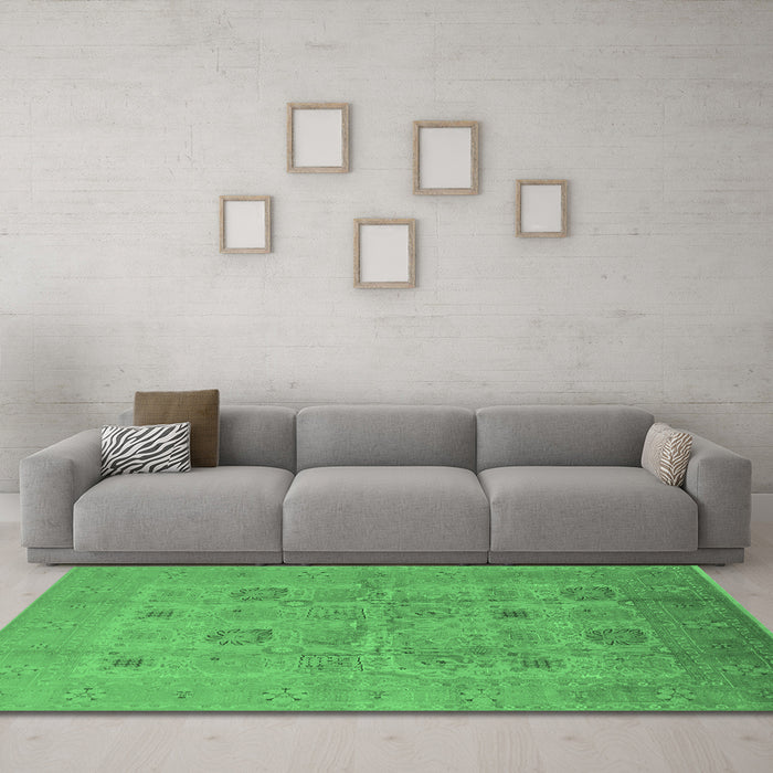 Machine Washable Oriental Emerald Green Traditional Area Rugs in a Living Room,, wshurb872emgrn