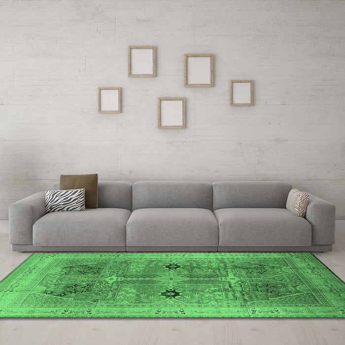 Machine Washable Oriental Emerald Green Traditional Area Rugs in a Living Room,, wshurb873emgrn