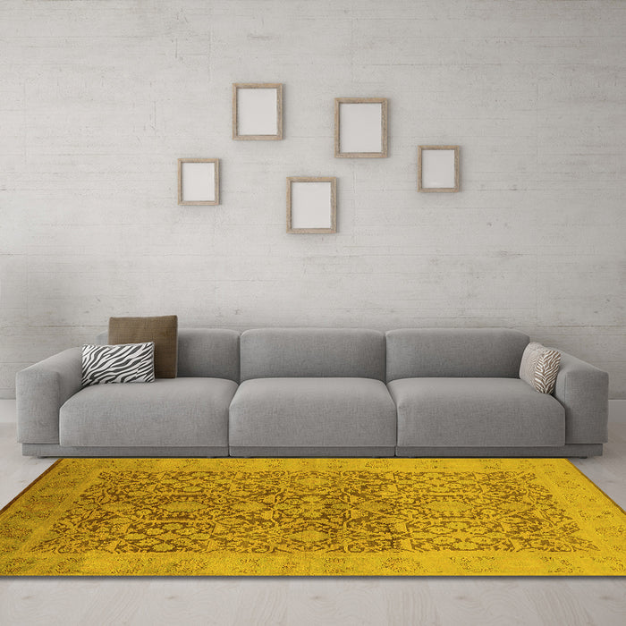 Machine Washable Oriental Yellow Traditional Rug in a Living Room, wshurb877yw