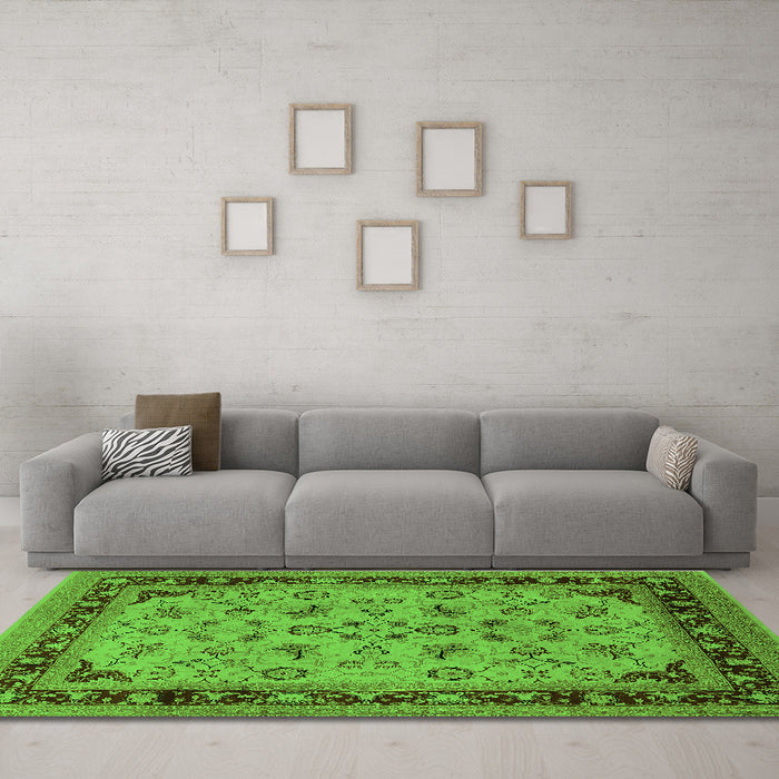 Machine Washable Oriental Green Traditional Area Rugs in a Living Room,, wshurb882grn