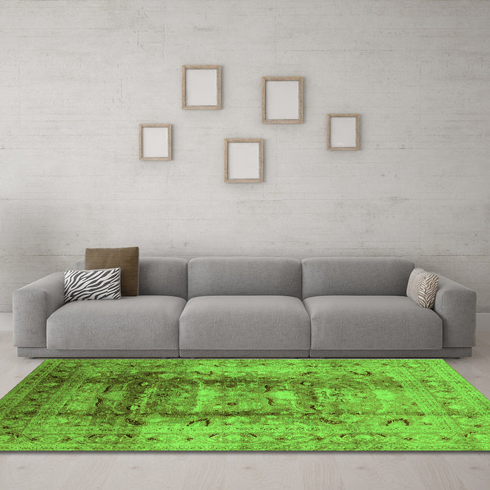 Machine Washable Oriental Green Traditional Area Rugs in a Living Room,, wshurb884grn