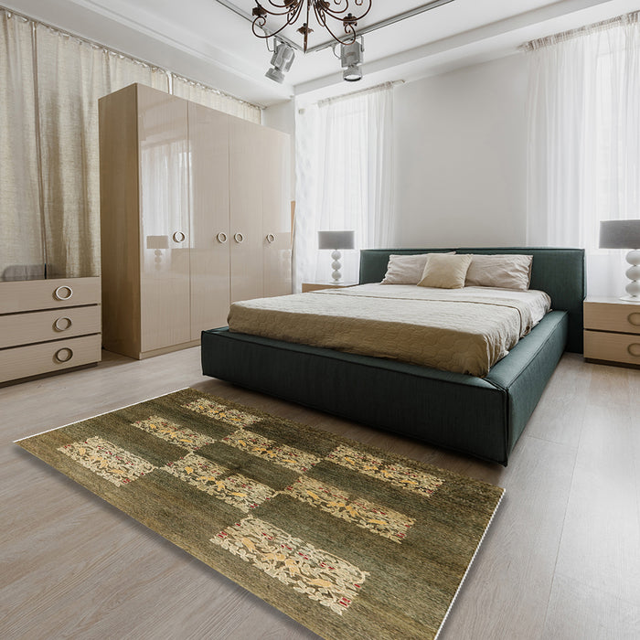 Mid-Century Modern Reddish Brown Oriental Rug in a Bedroom, urb885