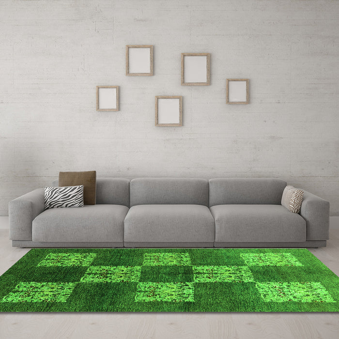 Machine Washable Oriental Green Industrial Area Rugs in a Living Room,, wshurb885grn