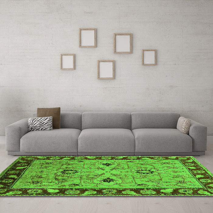 Machine Washable Oriental Green Traditional Area Rugs in a Living Room,, wshurb886grn