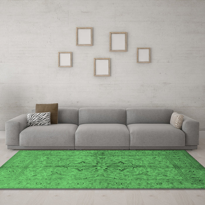 Machine Washable Oriental Emerald Green Traditional Area Rugs in a Living Room,, wshurb887emgrn