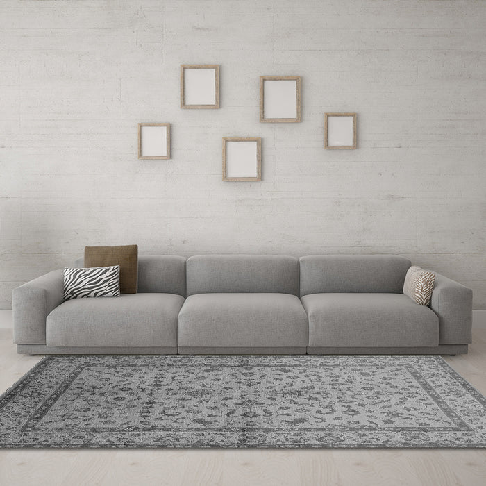 Machine Washable Oriental Gray Traditional Rug in a Living Room,, wshurb889gry