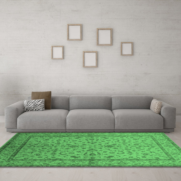 Machine Washable Oriental Emerald Green Traditional Area Rugs in a Living Room,, wshurb889emgrn