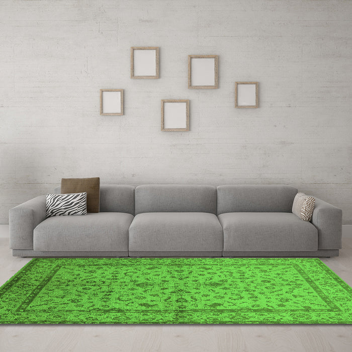 Machine Washable Oriental Green Traditional Area Rugs in a Living Room,, wshurb889grn