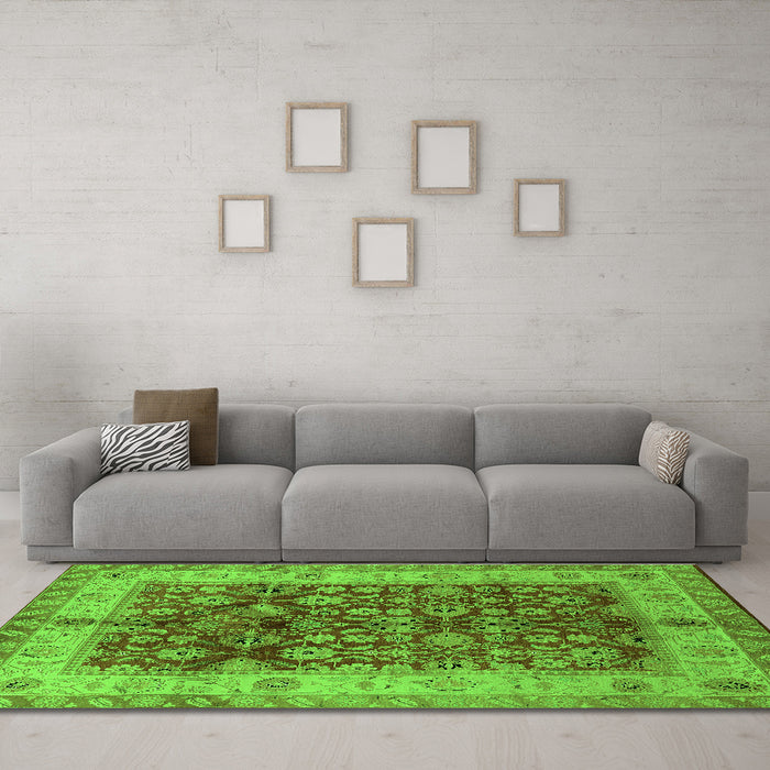 Machine Washable Oriental Green Traditional Area Rugs in a Living Room,, wshurb890grn