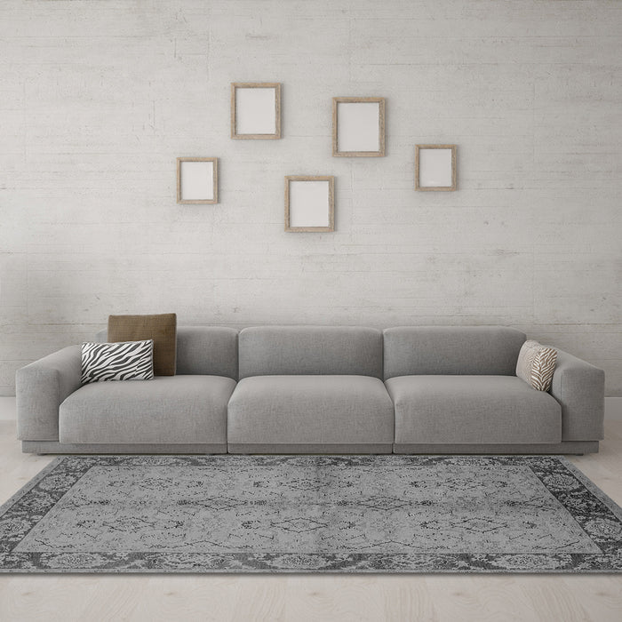 Machine Washable Oriental Gray Traditional Rug in a Living Room,, wshurb892gry