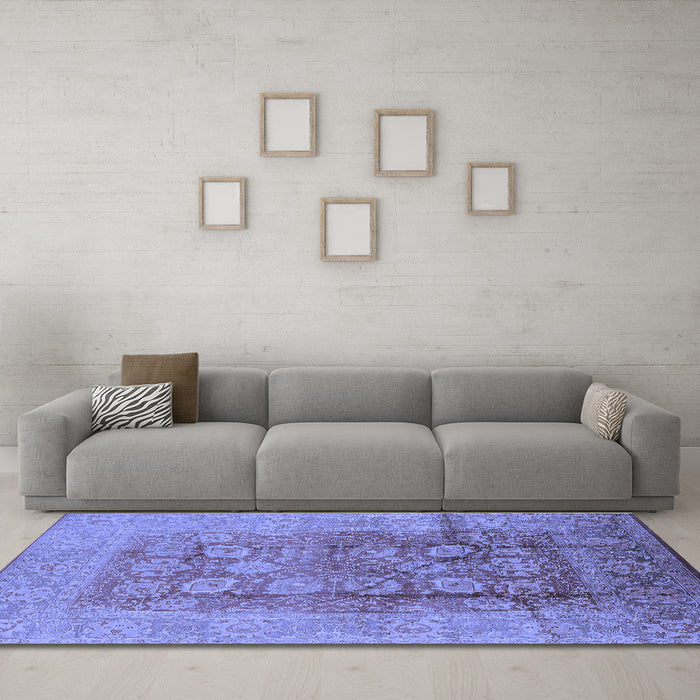 Machine Washable Oriental Blue Traditional Rug in a Living Room, wshurb893blu
