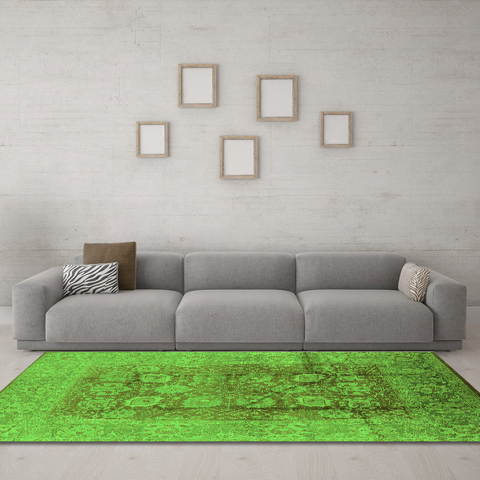 Machine Washable Oriental Green Traditional Area Rugs in a Living Room,, wshurb893grn