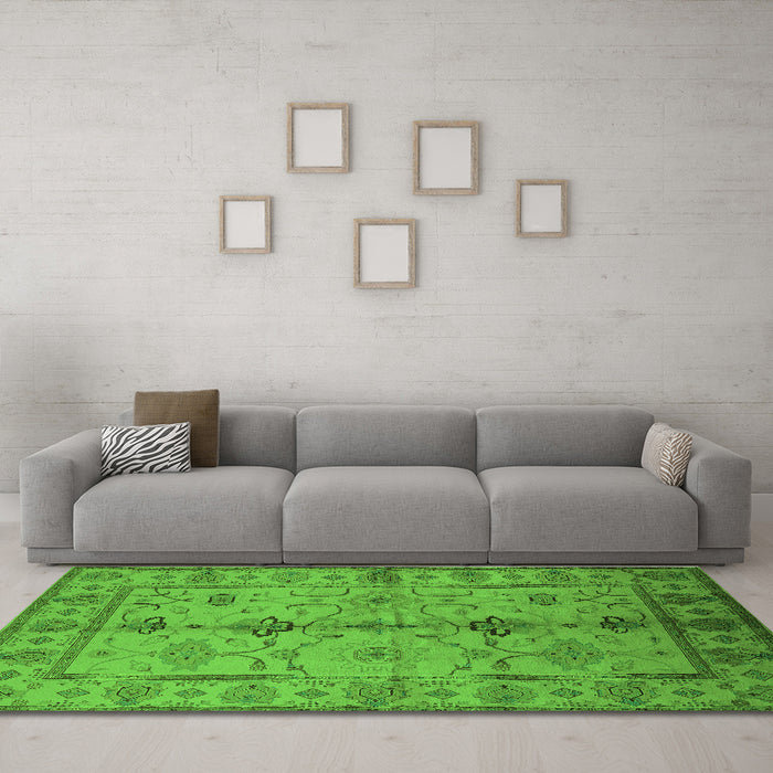 Machine Washable Oriental Green Traditional Area Rugs in a Living Room,, wshurb895grn
