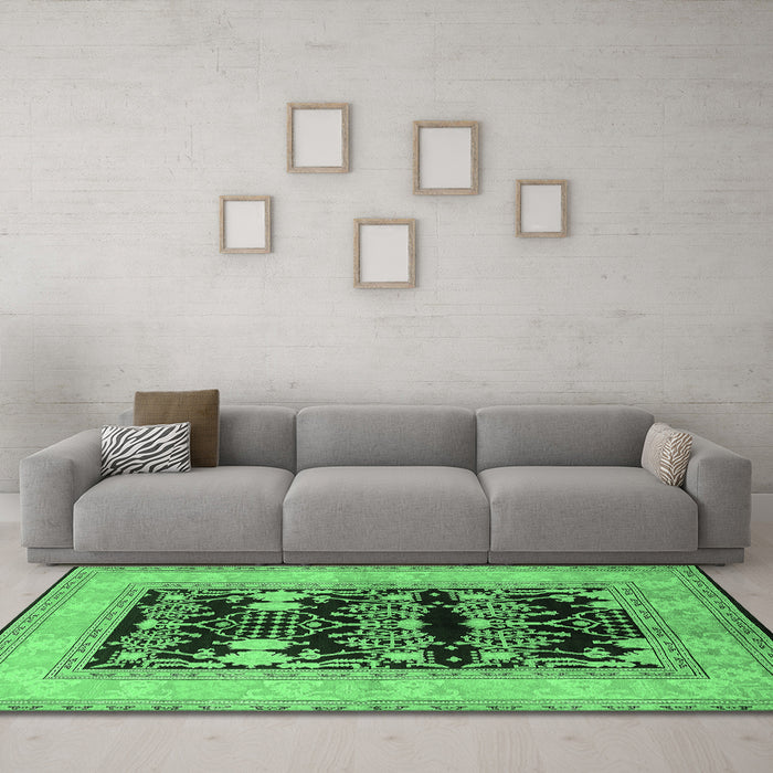 Machine Washable Oriental Emerald Green Industrial Area Rugs in a Living Room,, wshurb897emgrn