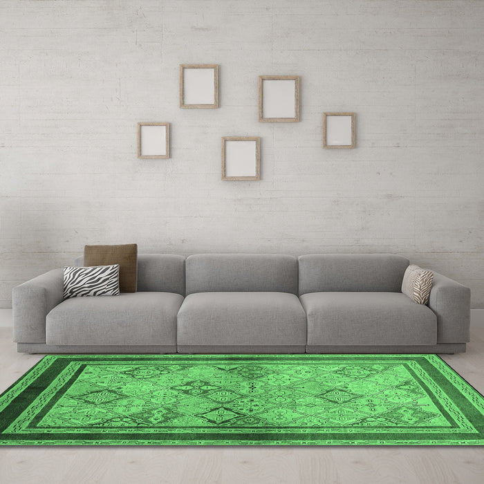 Machine Washable Oriental Emerald Green Traditional Area Rugs in a Living Room,, wshurb898emgrn