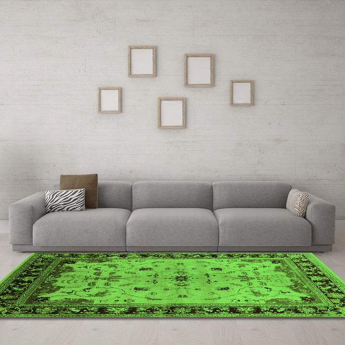 Machine Washable Oriental Green Traditional Area Rugs in a Living Room,, wshurb901grn